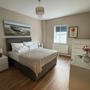  Apartment Centre - Westhill House